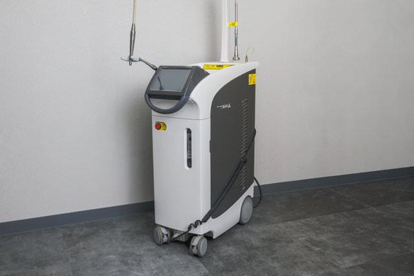 レーザー治療設備