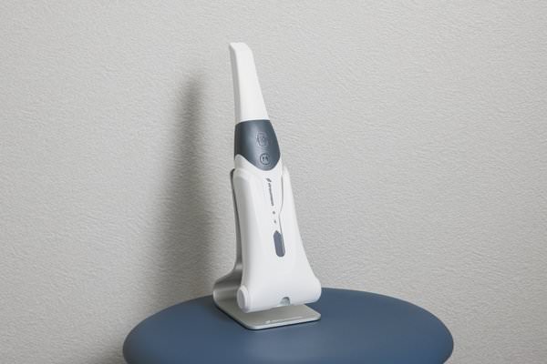 口腔内スキャナー（Straumann社製）